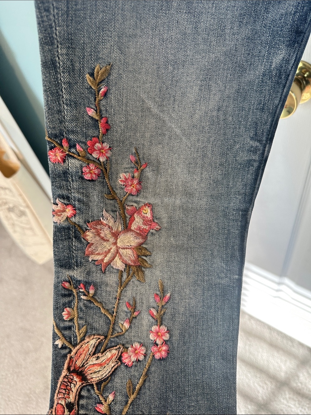 Driftwood Women's Embroidered Denim Jeans Marilyn Koi from Sundance size 28 - Picture 5 of 10